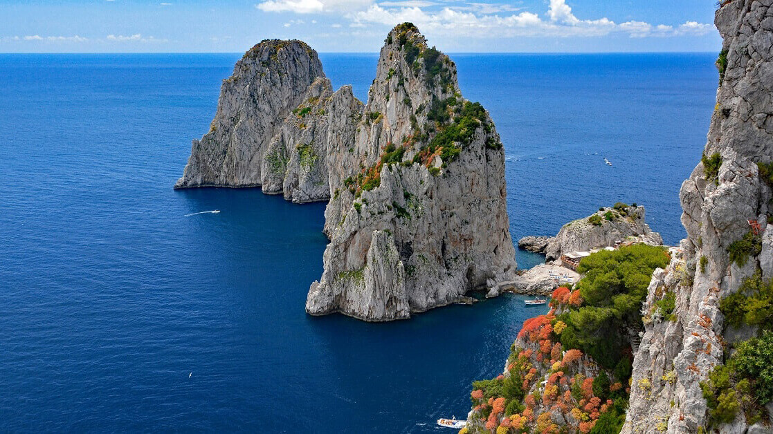 Boat excursions in Capri Island